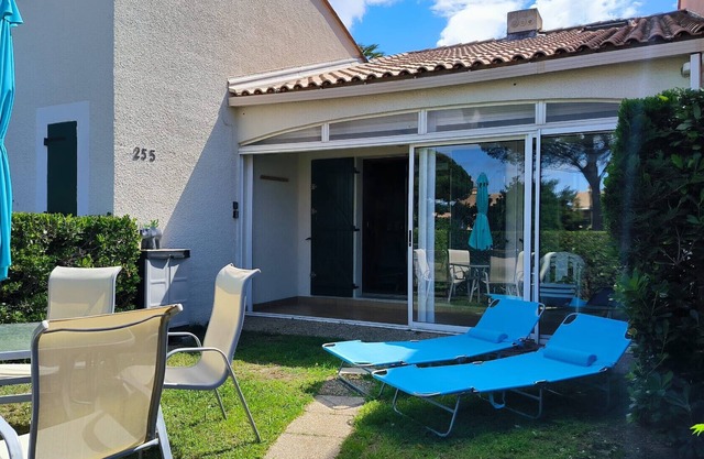 Casa climatizada cerca de la playa con piscina.