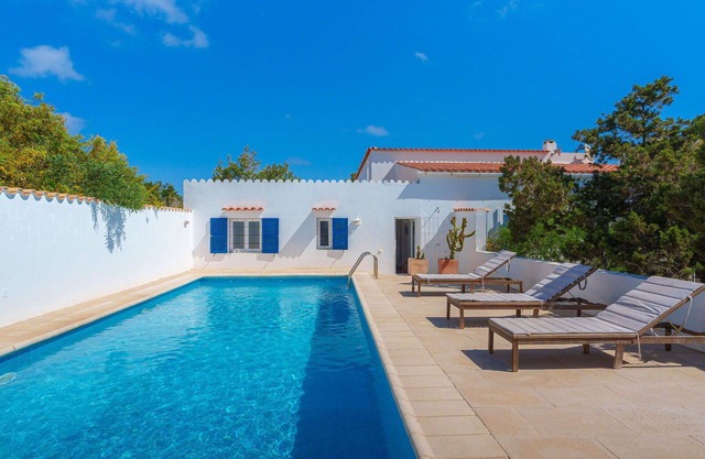 Estupenda casa de vacaciones privada con WIFI, piscina privada, A/C, TV, patio y aparcamiento