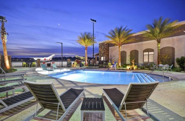 St. Simons Island Retreat near Attractions: 2 Spacious Units w/ Kitchenette,Pool