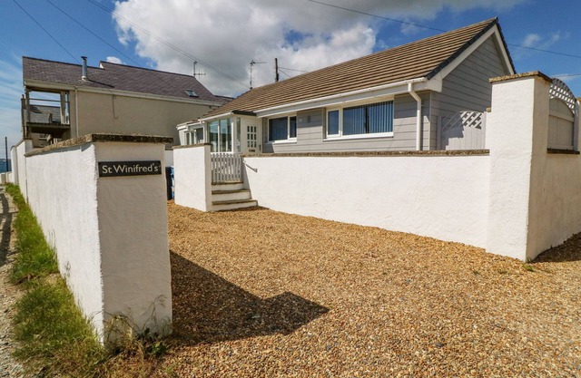 San Winifreds, RHOSNEIGR