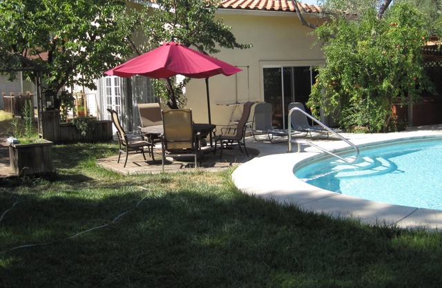 Piscina independiente de la casa de huéspedes