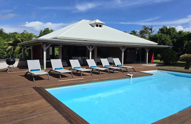 Villa de lujo con spa y piscina en 1800m2