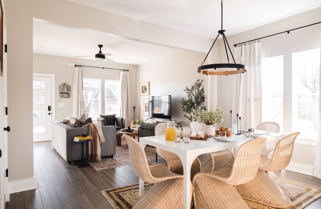 ¡Hogar brillante y contemporáneo en Nashville! ❤ Cherokee 1 por AvantStay