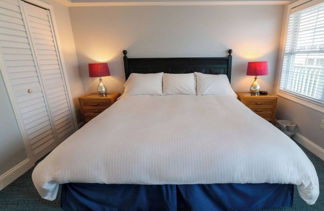 Stay by the Sea | Spacious 2BR w/ Private Balcony & Kitchen, Onsite Sauna & Pool