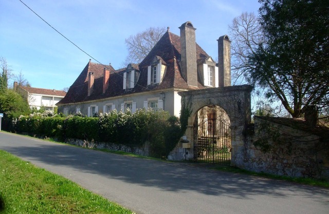 ALÓJESE EN UNA HERMOSA CHARTREUSE DEL SIGLO XVIII (8 PERSONAS - WIFI GRATUITO)