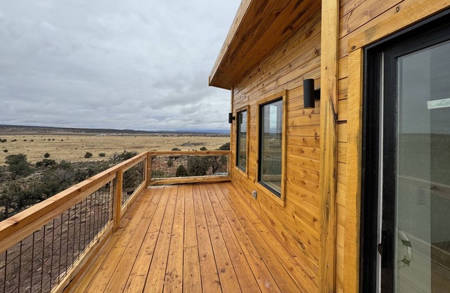 NEW! Stay in AMAZING tiny cabins @ The Cedars w Walkout Decks and DARK SKIES!