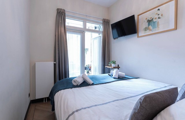 Quédate en el centro de Tilburg con Wi-Fi rápido y un check-in fácil.