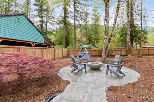 Stay Portland - Alpine Retreat Hot Tub, Fire Pit & Game Room