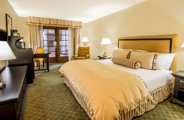 Palms Luxury King Room 1