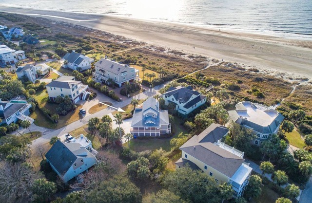 "Second Wind" Bellamente renovado 5 BR casa con acceso a la playa! Preciosas vistas al mar!