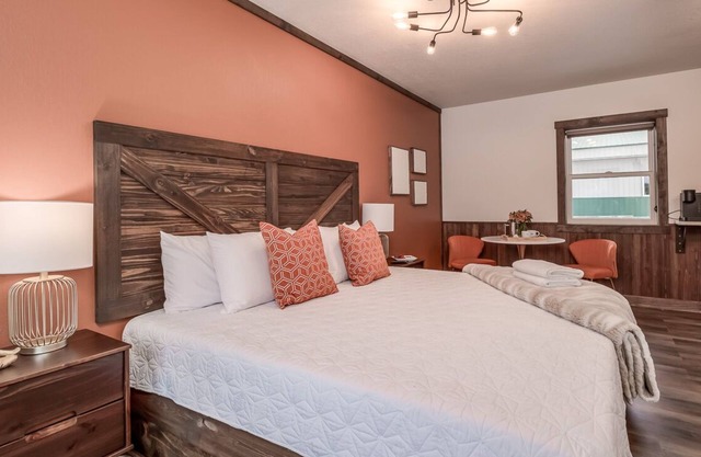 Desert Vibes & Quirky Mystery - Arizona Themed Suite