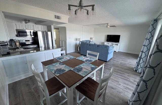 Stay where the Sun meets the Bay! Just steps to Boardwalk and Park-Bayfront Pool