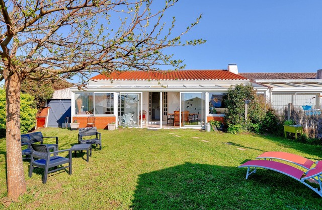 Casa con jardín para 6 800m de la playa