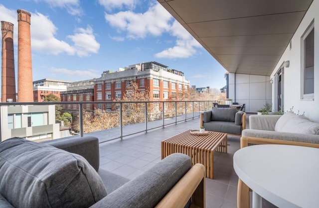 StayCentral - The Marque @ Collingwood - Stanley Street, Collingwood - 2 bedrooms, 2 Beds, 1 Bathroom and 2 Secure Car Park