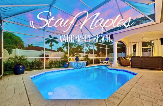 StayNaples: Screened, Heated Private Pool, w/Outdoor Seats near Vanderbilt Beach