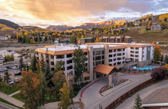 Stellar Location, Hot Tub, Heated Pool, Steam Room/Gym