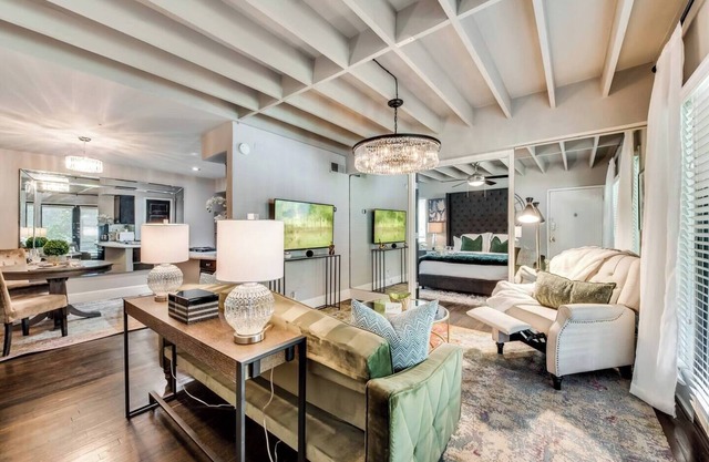 Executive Luxury Condo in Central Dallas