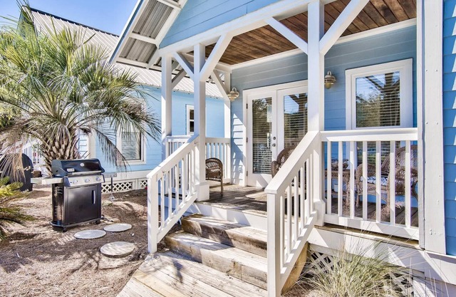 Steps from Pool ! Walk or Bike to Beach! Stunning 3BR Home! ~ Turtle Crossing on