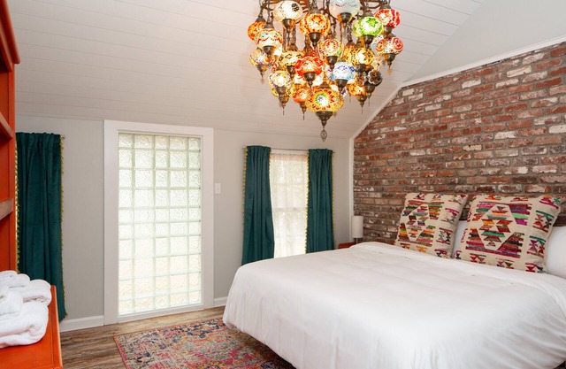 Steps from the beach: chic, romantic and luxurious home