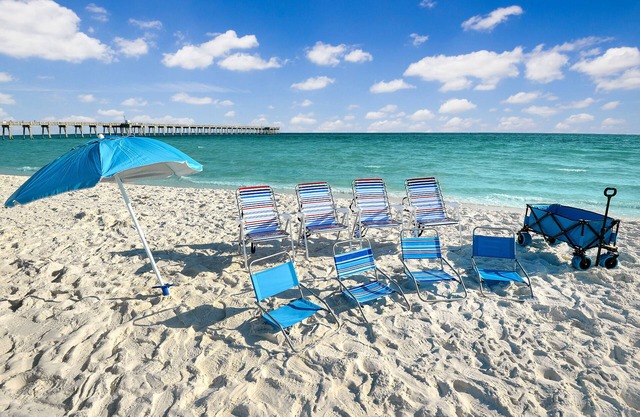 FOURTH OF JULY fun STEPS to beach! Free Grill, Beach Equipment and Parking