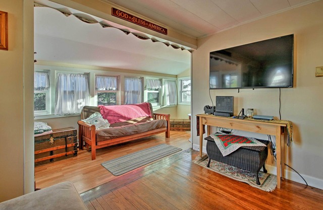 ����Dunrovin Family Retreat’ Buzzards Bay Home w / View