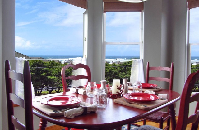 Oceanview Villa, Secret Game Room, Spa, 800 SF Master. Pasos a la playa, pueblo!