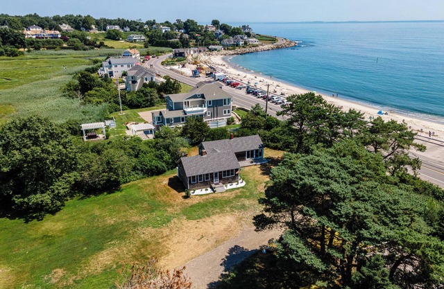 Steps to North Hampton Beach: Cottage w/ Deck!