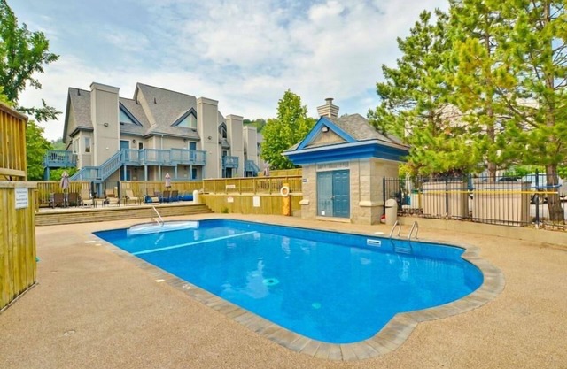 Ski-in/out condo with fireplace & deck + seasonal pool access, hot tub, & tennis