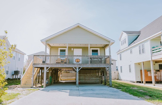 Steps to the Beach! Renovated 2021! Hot Tub! Minutes to Grocery Stores & Dining!