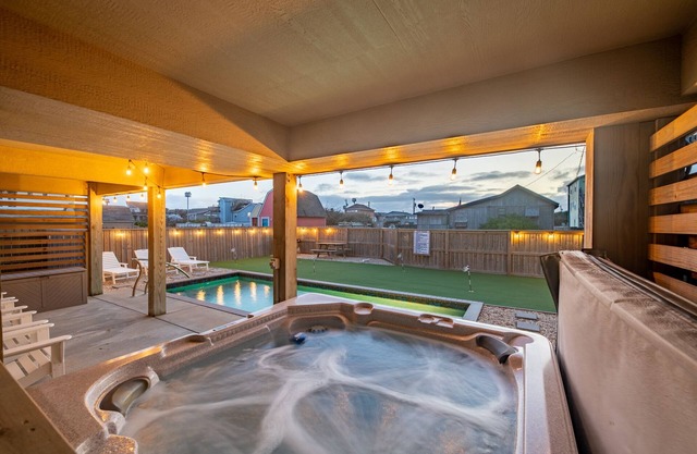 Steps to the Sand-Ocean Views-Hot Tub/Heated Pool-Putting Green-Coffee Bar