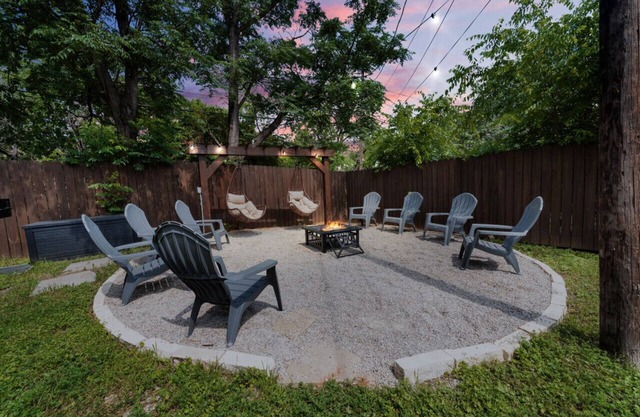 Stockyards- 4min | Pet Friendly | 3BR Luxe Gem