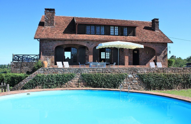 Casa de piedra con piscina y mágica vista de 360 ​​°.