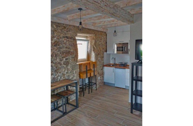 Estudio de piedra próximo al mar y al Camino. Catapeixe Holiday Apartments.