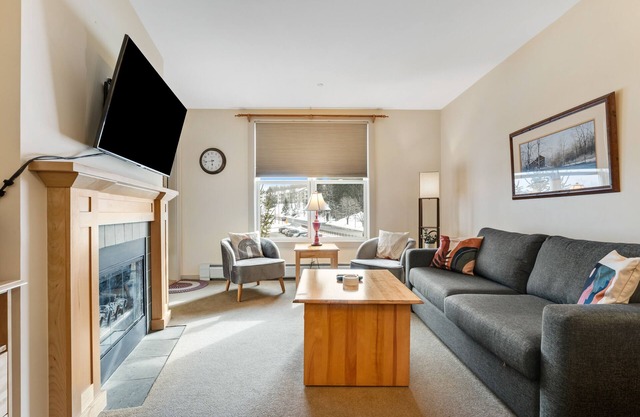 Condominio en Stratton Mountain con piscina compartida, bañeras de hidromasaje y sauna - Paseo a ascensores