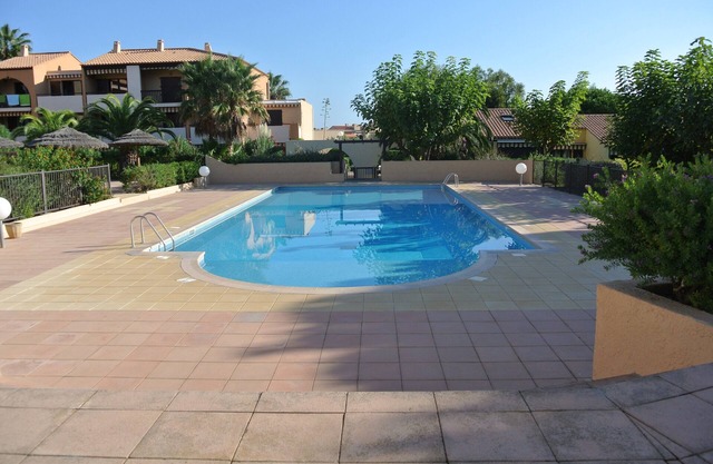 Estudio 4 personas con terraza y piscina GIENS HYERES