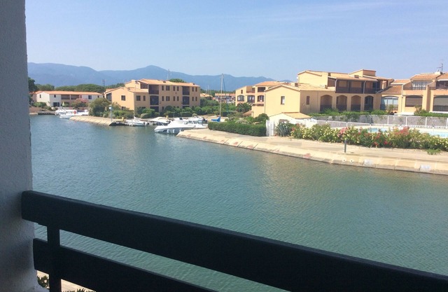 Estudio con aire acondicionado, cabaña a 100 m de la playa, con vista a la laguna, piscina.