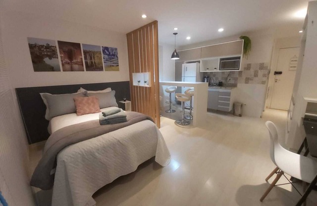Studio Apartamento Clube Piscina Aquecida e Academia no Centro Curitiba MID Home