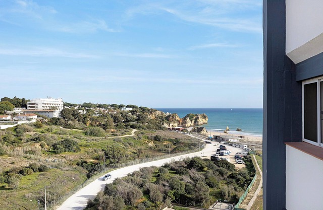 Apartamento "Estúdio Vista Terra Atlântico" con vistas a la montaña, piscina y Wi-Fi