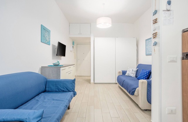 Apartamento estudio 'Flat Blu Palermo Mondello' con piscina compartida, terraza y aire acondicionado