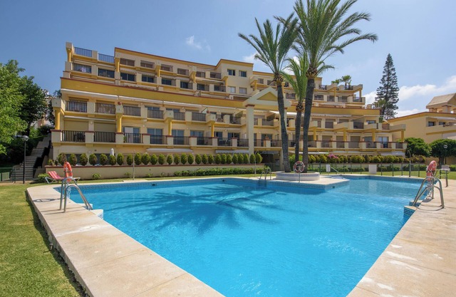 Apartamento estudio 'Romana Playa 203' con piscina, terraza privada y Wi-Fi