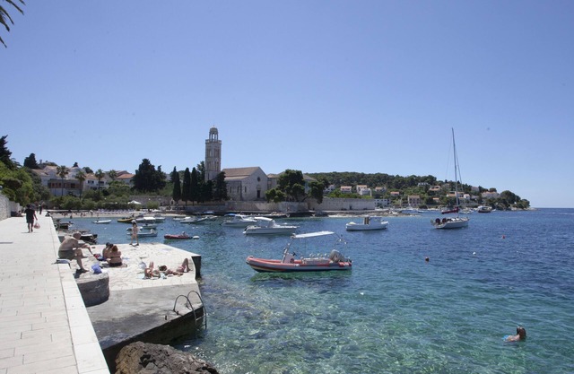 Estudio con terraza, acceso a la piscina, ciudad de Hvar