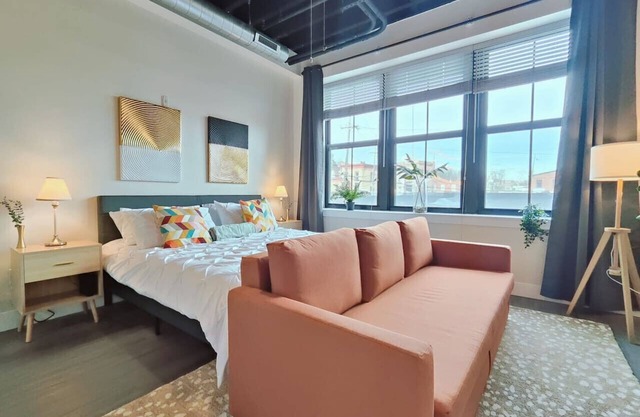 Studio Apt Near Temple Unit with Free Parking for Extended Stays