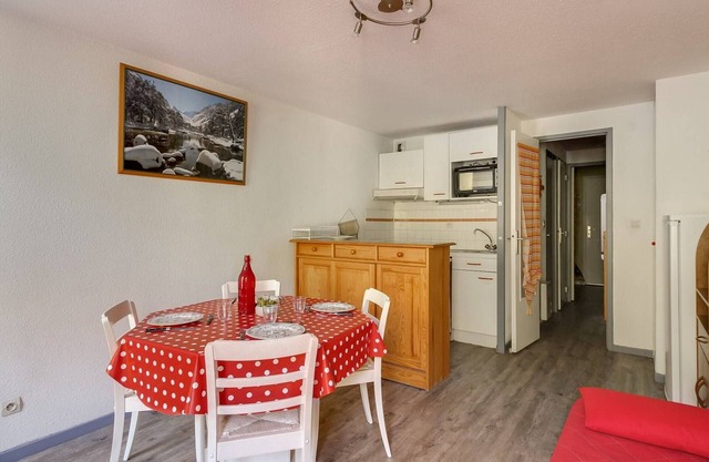 Estudio cabina 6 pers, ideal montaña, ascensor, esquí, parking, mascotas permitidas