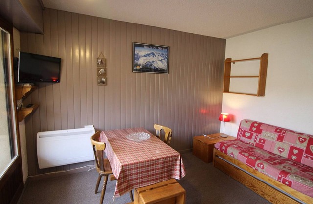 Estudio cabina 3 personas, a pie de pista con balcón y aparcamiento, Auris en Oisans