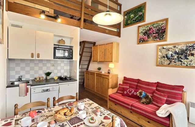 Estudio cabina con altillo a 300m del centro y 450m de las pistas en Val d'Isère