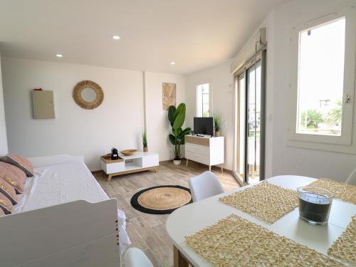 Studio cabine climatisé avec piscine et parking, accès direct à la plage - FR-1-753-17