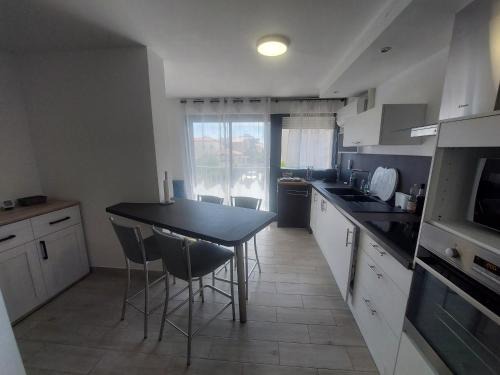 Studio Cabine Climatisé à 150m de la Mer - Parking Privatif - Animaux Acceptés - FR-1-776-100