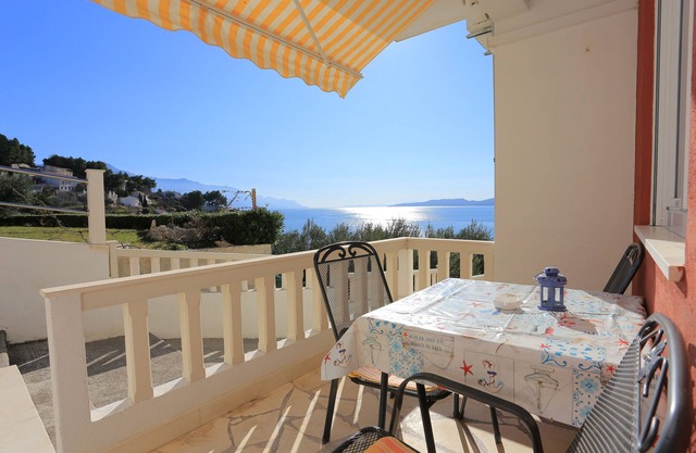 Apartamento-estudio en la playa Mimice, Omis (AS-18149-d)