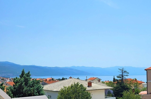 Apartamento-estudio con terraza y vista al mar Novi Vinodolski (AS-19963-a)