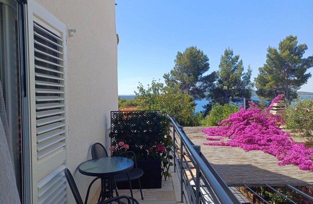 Apartamento-estudio con una terraza Zavala, Hvar (AS-8710-a)